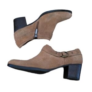 Bandolino Y2K  Bobrietta Brown‎ Suede Ankle Booties
